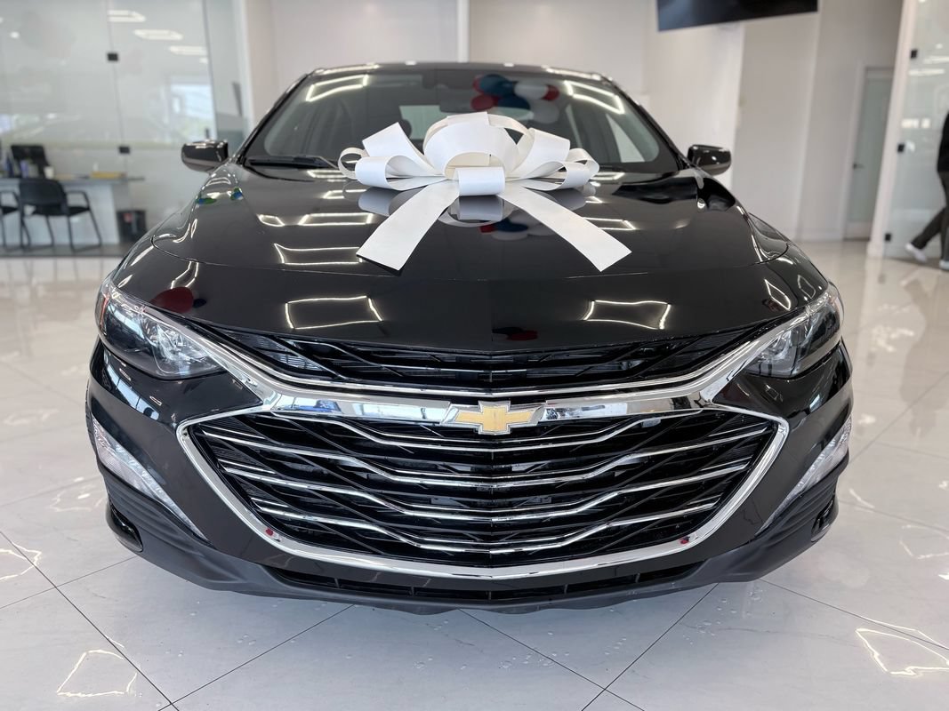 Used 2024 Chevrolet Malibu LT FWD image 2