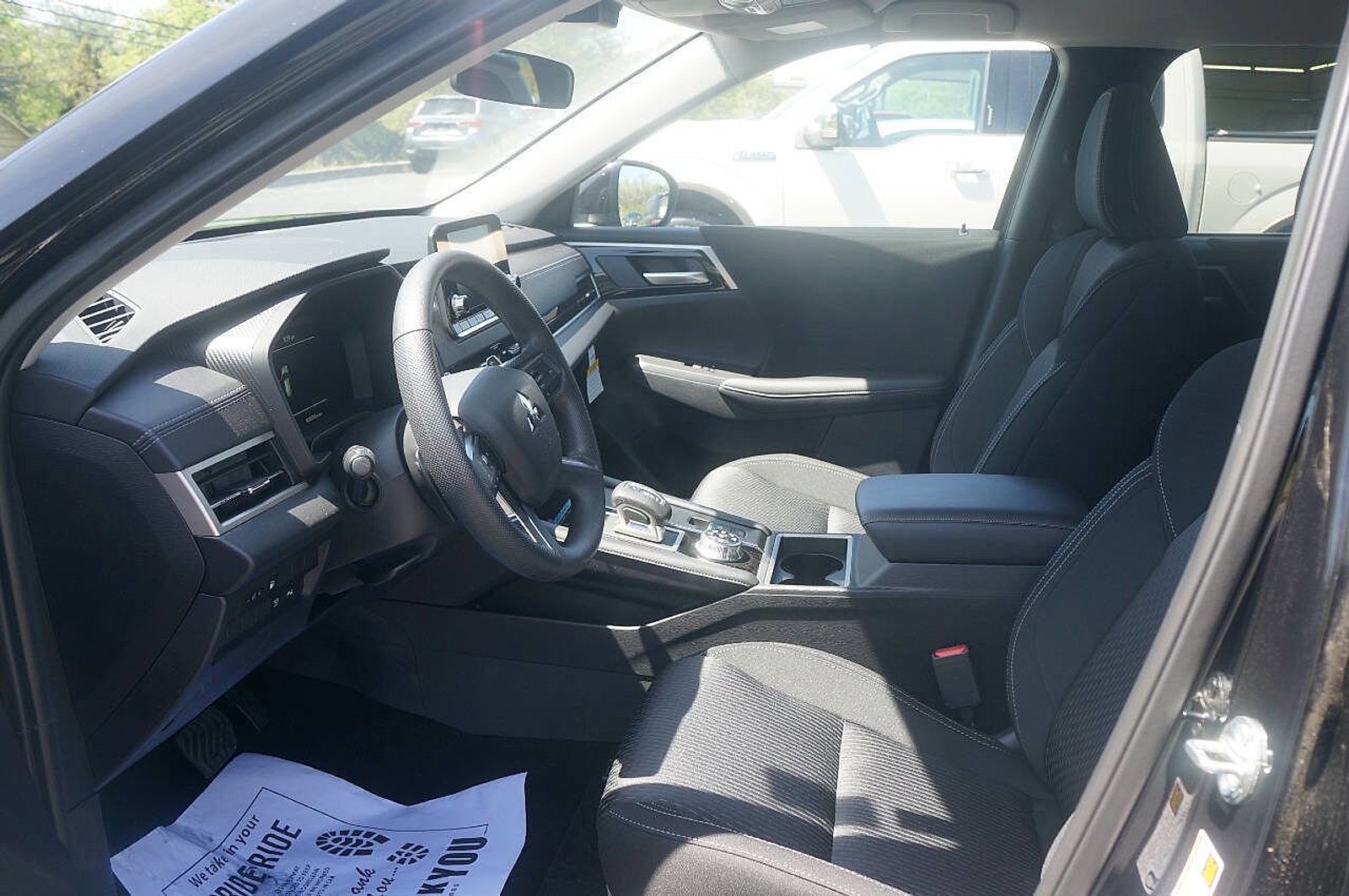 New 2025 Mitsubishi Outlander ES image 10