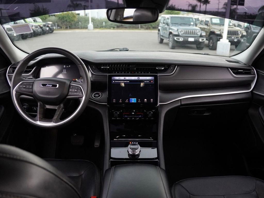 Used 2023 Jeep Grand Cherokee Limited image 22