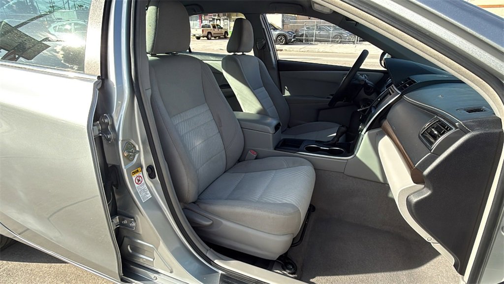 Used 2017 Toyota Camry LE image 29