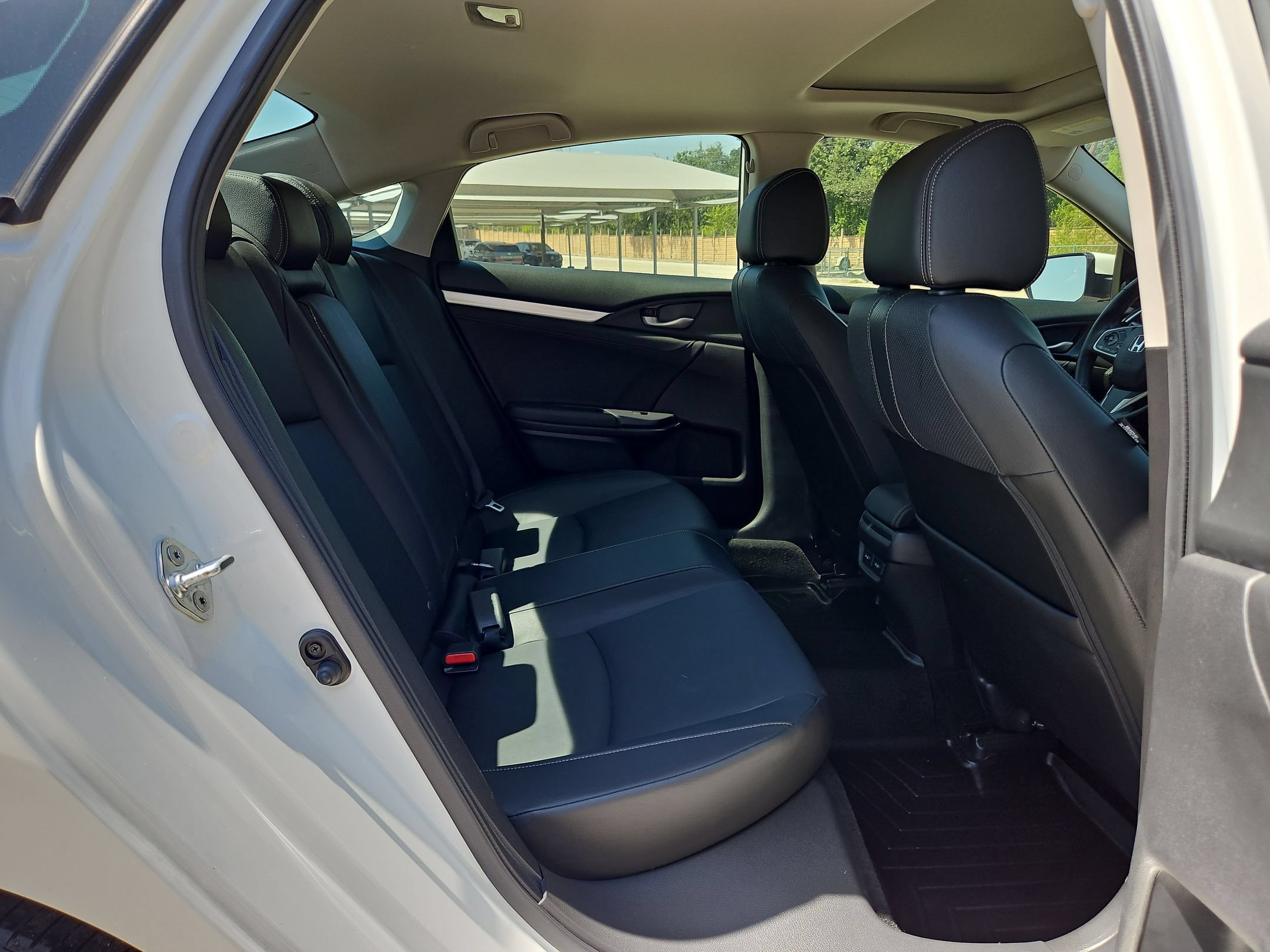 Used 2018 Honda Civic Touring image 25