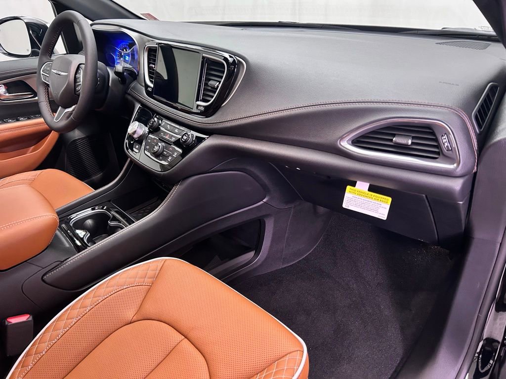 New 2026 Chrysler Pacifica Pinnacle image 27
