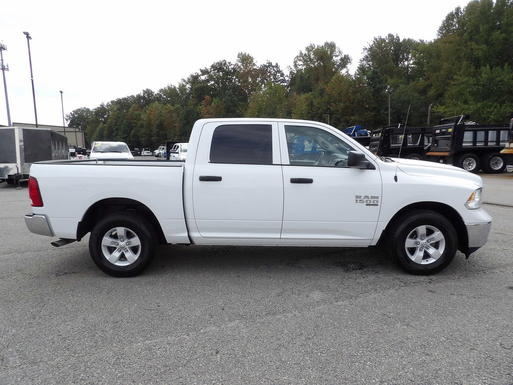 Used 2022 RAM 1500 Classic SLT RWD image 9