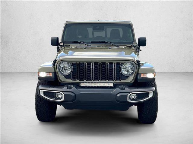 Used 2025 Jeep Gladiator Sport AWD/4WD image 3