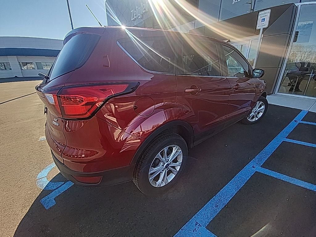 Used 2019 Ford Escape SE image 9