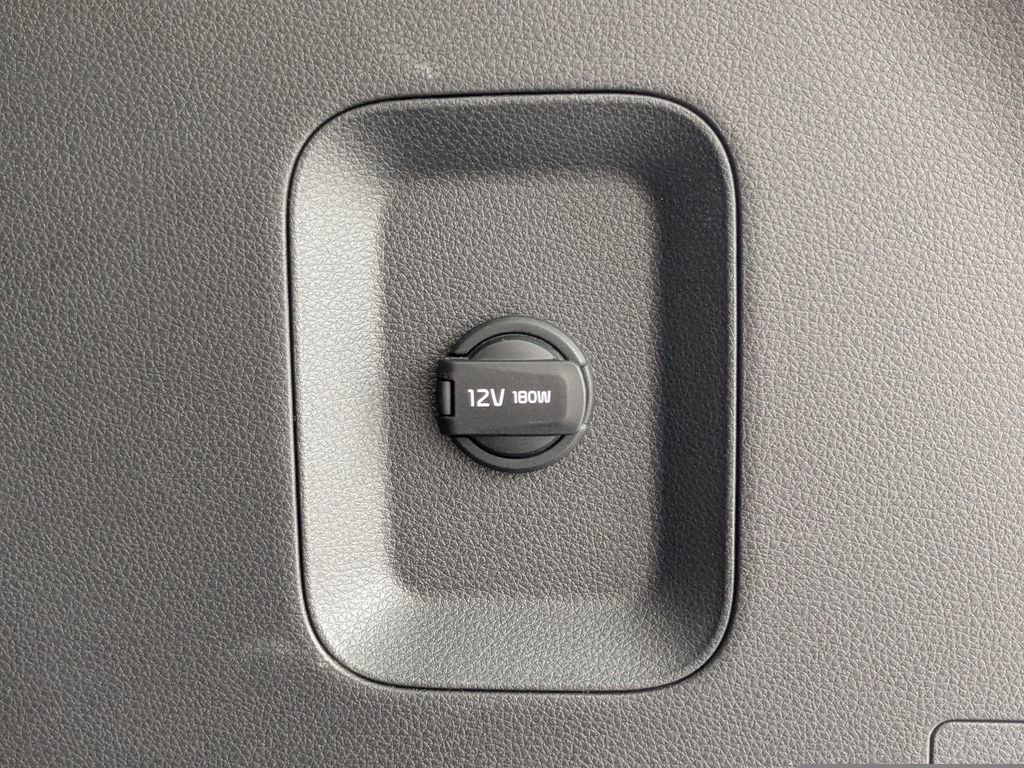 Used 2024 Kia Carnival LX image 13