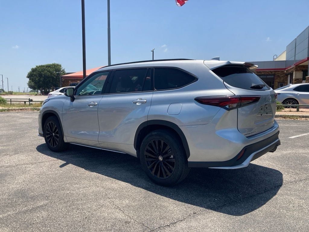 Used 2025 Toyota Highlander XSE AWD/4WD image 7