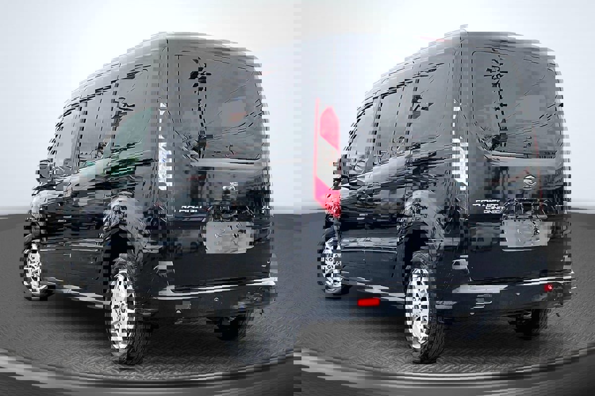 Used 2018 Ford Transit Connect XLT image 2