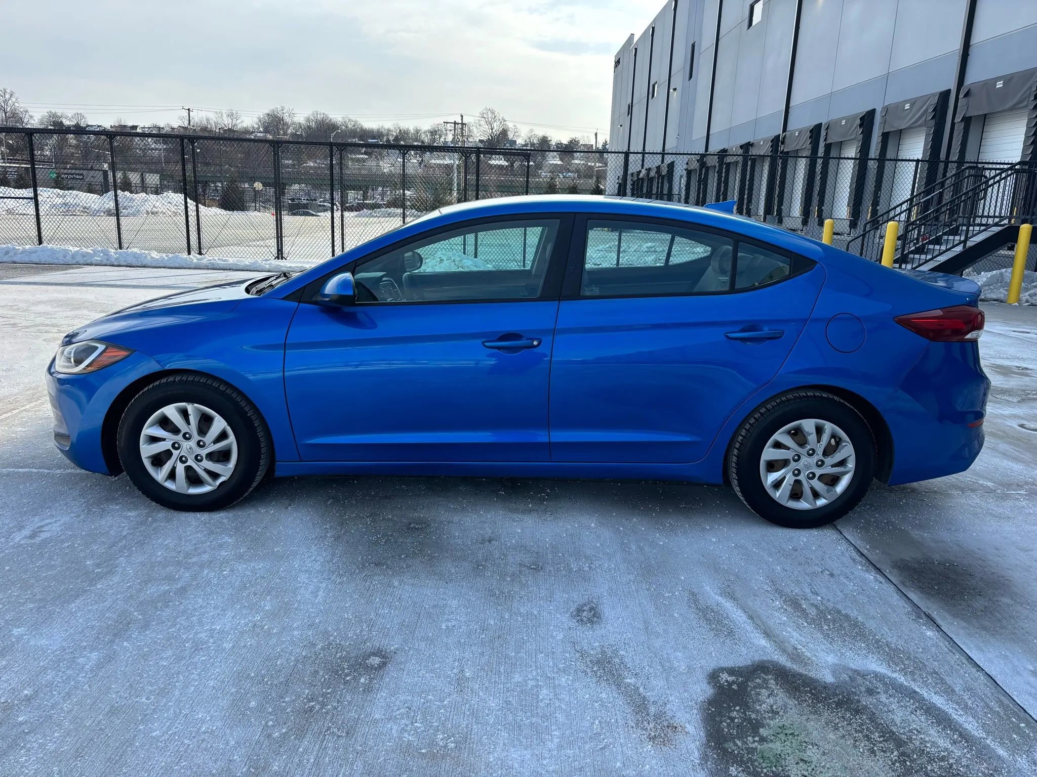 Used 2017 Hyundai Elantra SE image 4