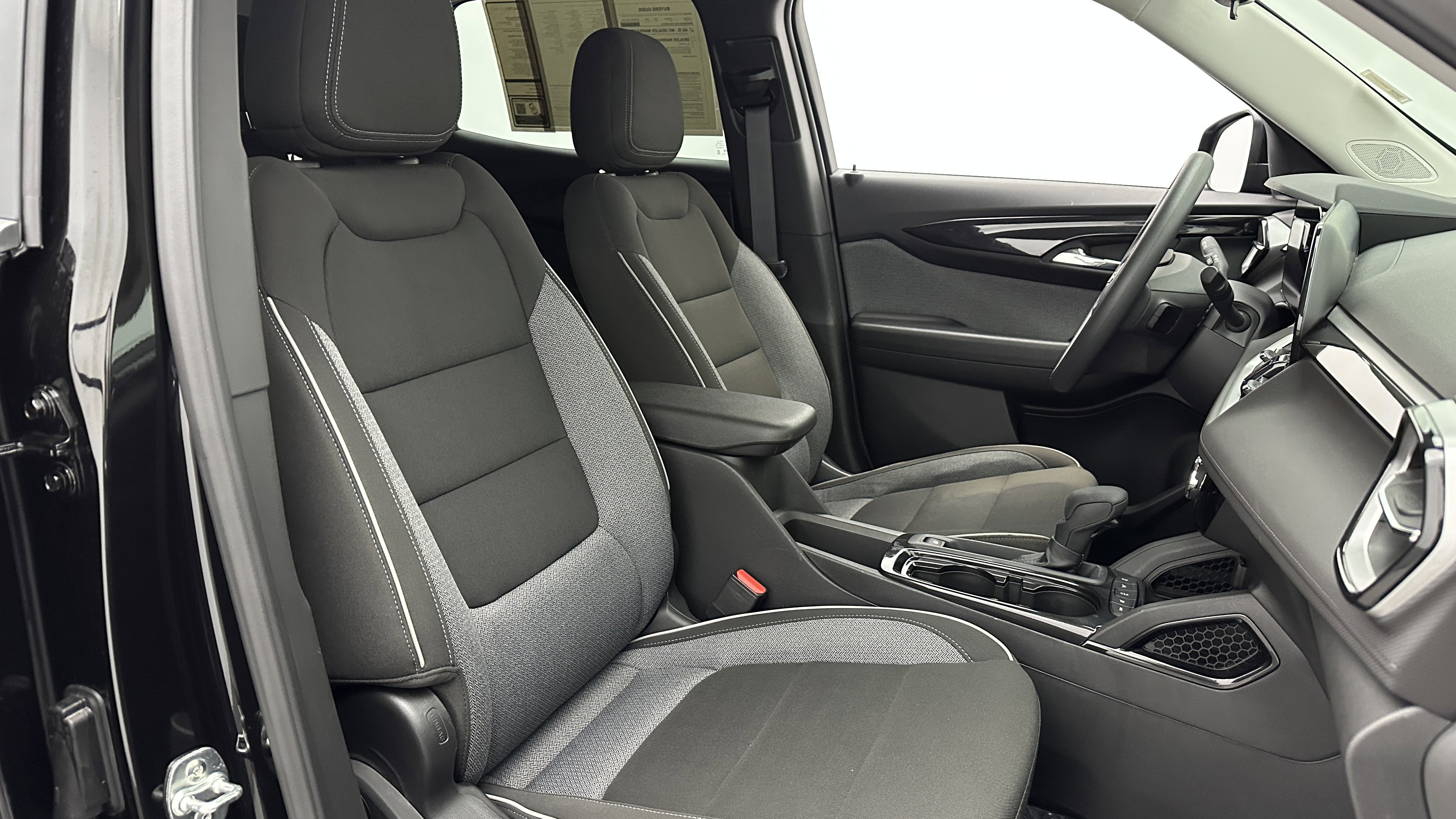 Used 2025 Chevrolet TrailBlazer LT image 34