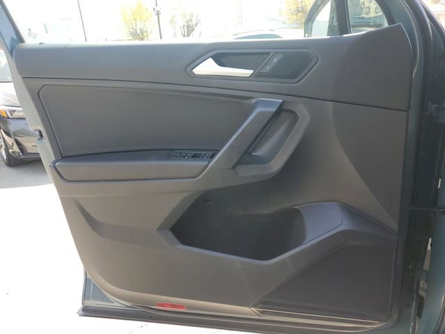 Certified 2021 Volkswagen Tiguan SE w/ Panoramic Sunroof Package image 30