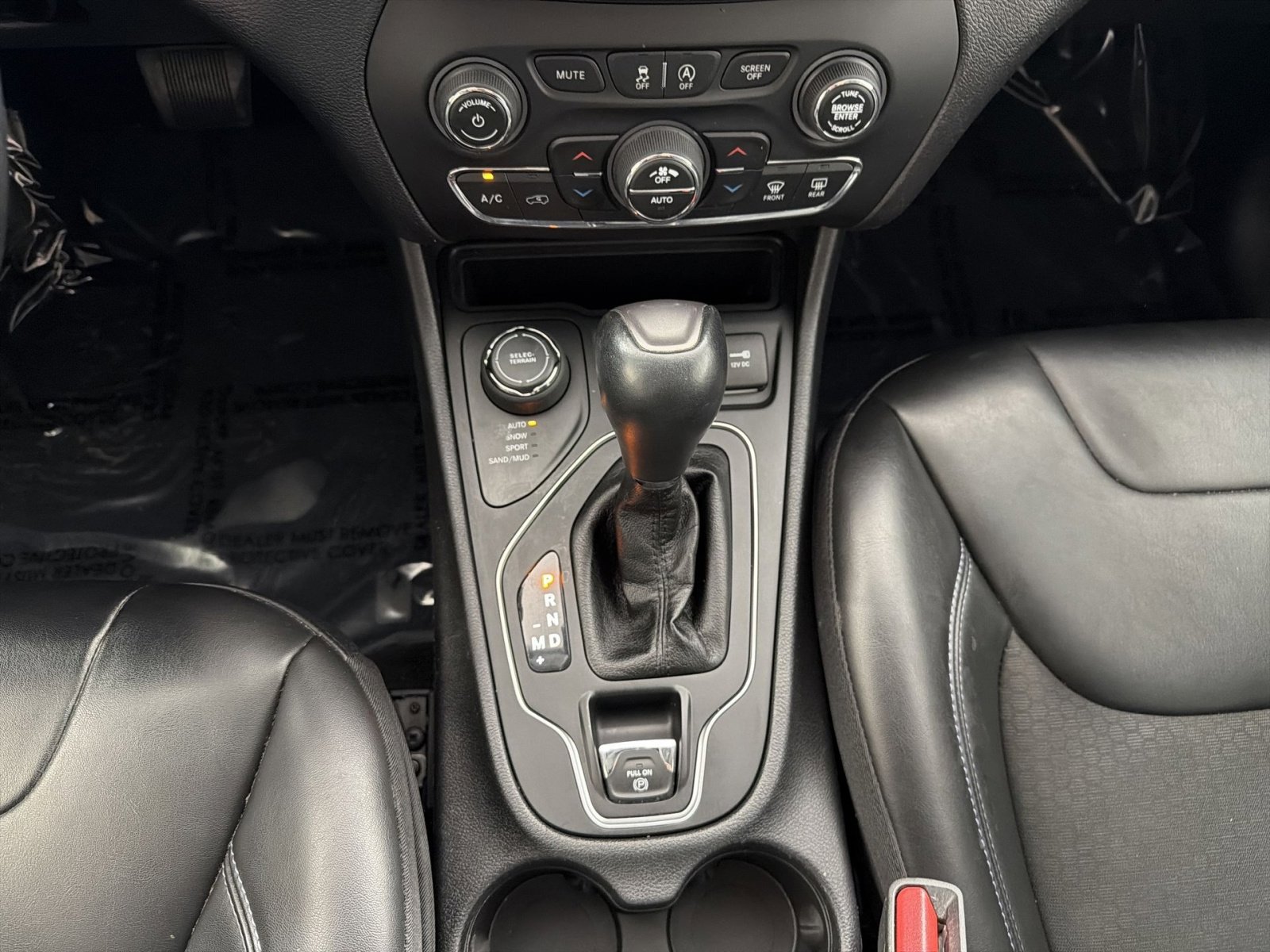 Used 2020 Jeep Cherokee Latitude Plus w/ Comfort/Convenience Group image 21