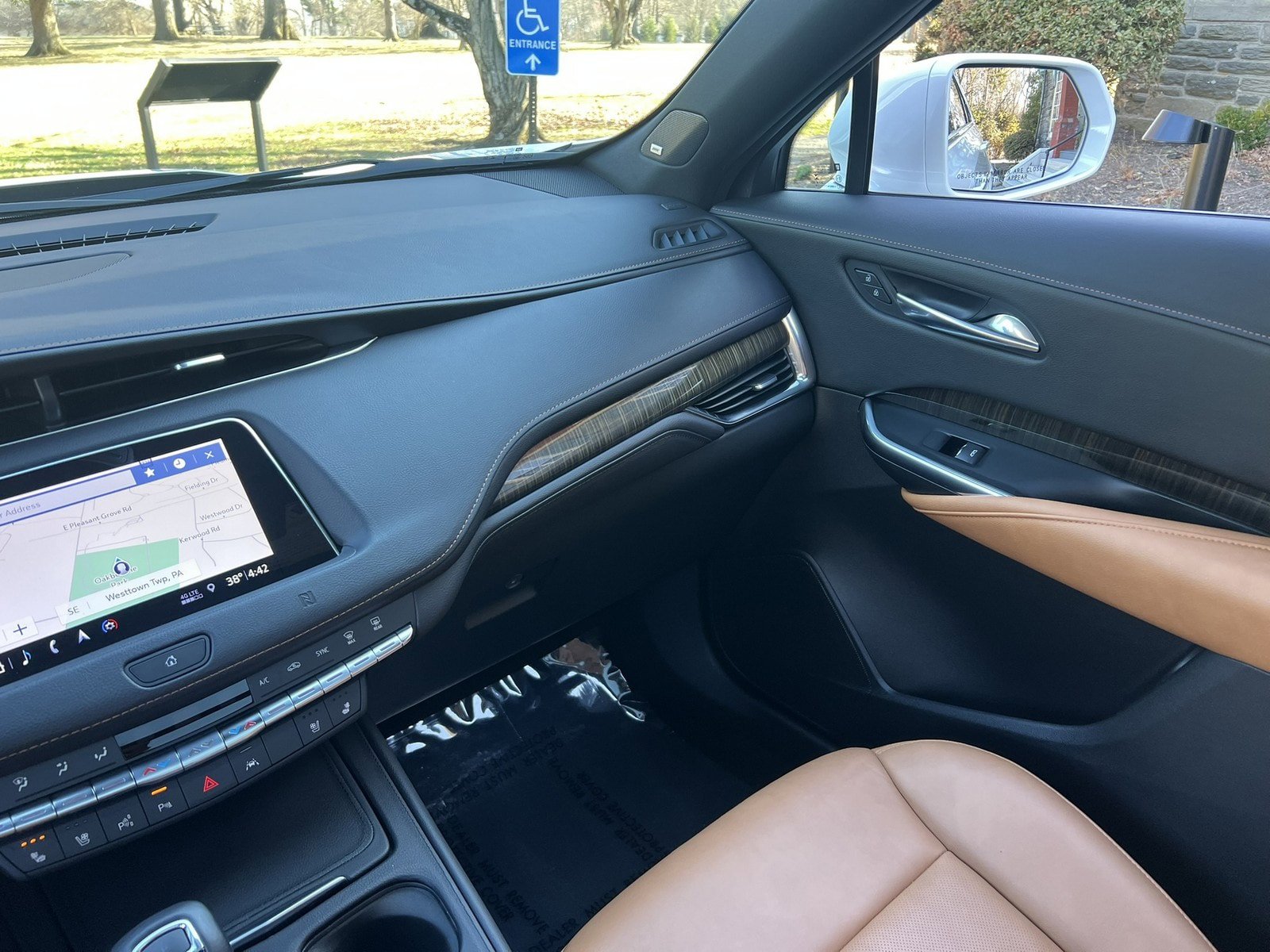 Used 2019 Cadillac XT4 Premium Luxury AWD/4WD image 17