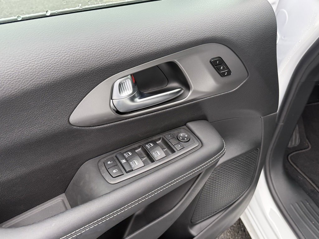 New 2026 Chrysler Pacifica Select image 14
