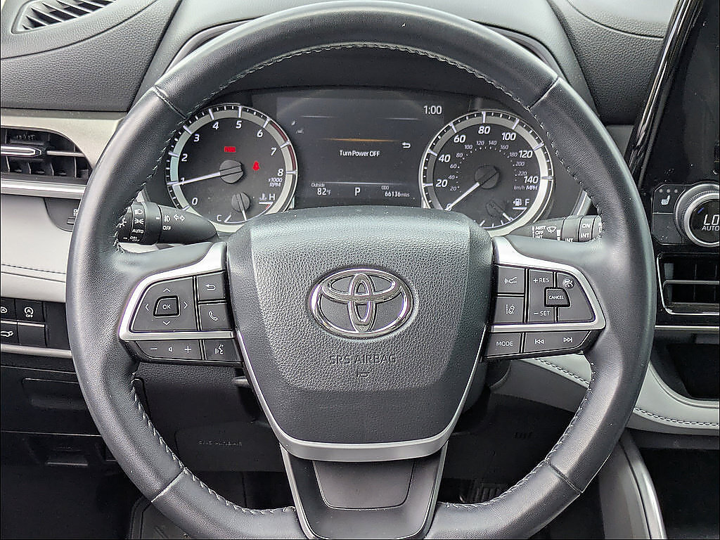 Used 2023 Toyota Highlander XLE FWD image 20