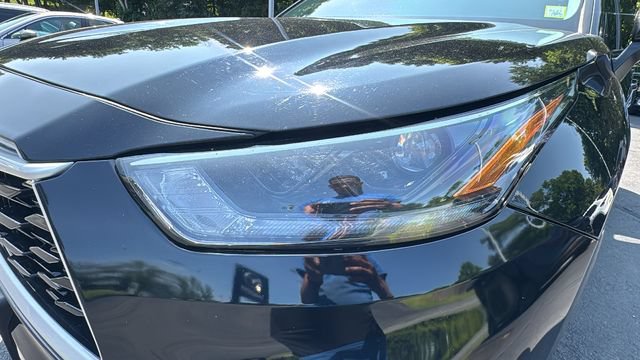 Used 2021 Toyota Highlander XLE AWD/4WD image 10