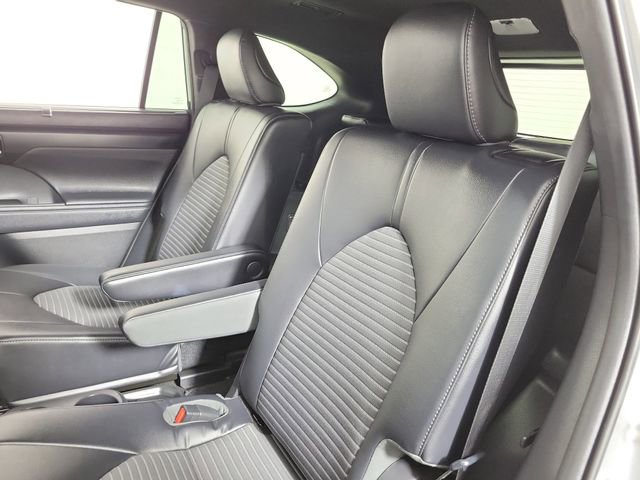 Used 2023 Toyota Highlander XSE image 13
