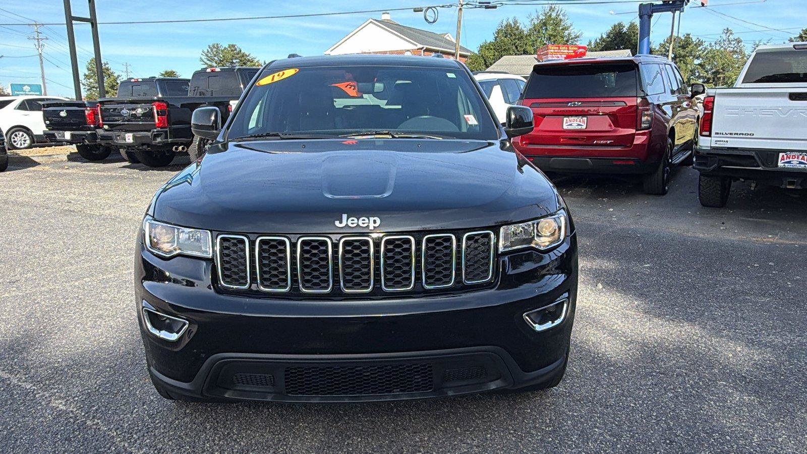 Used 2019 Jeep Grand Cherokee Laredo w/ Laredo X Package RWD image 2