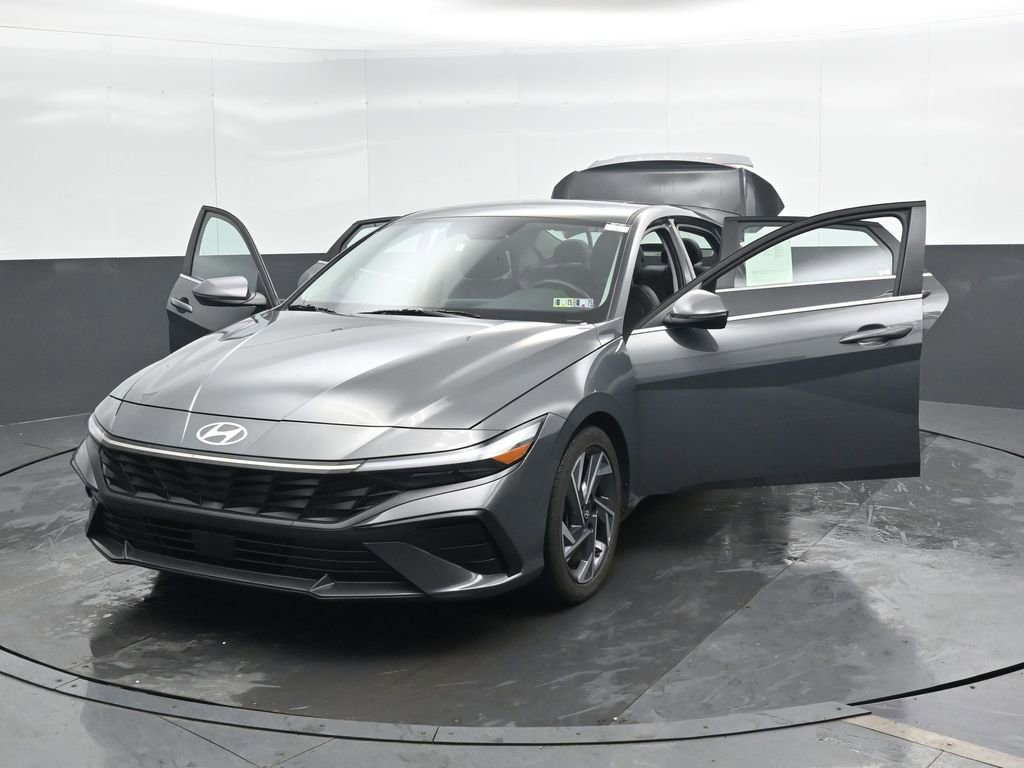 Used 2025 Hyundai Elantra Limited FWD image 49