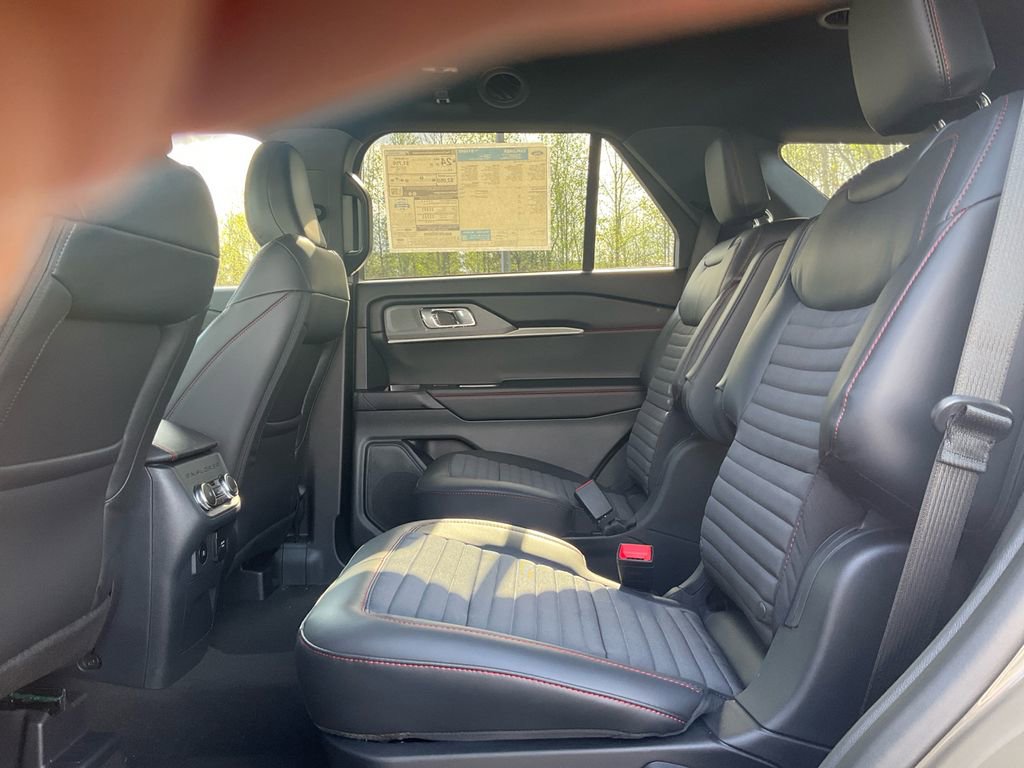 New 2026 Ford Explorer ST-Line w/ ST-Line Street Pack image 14