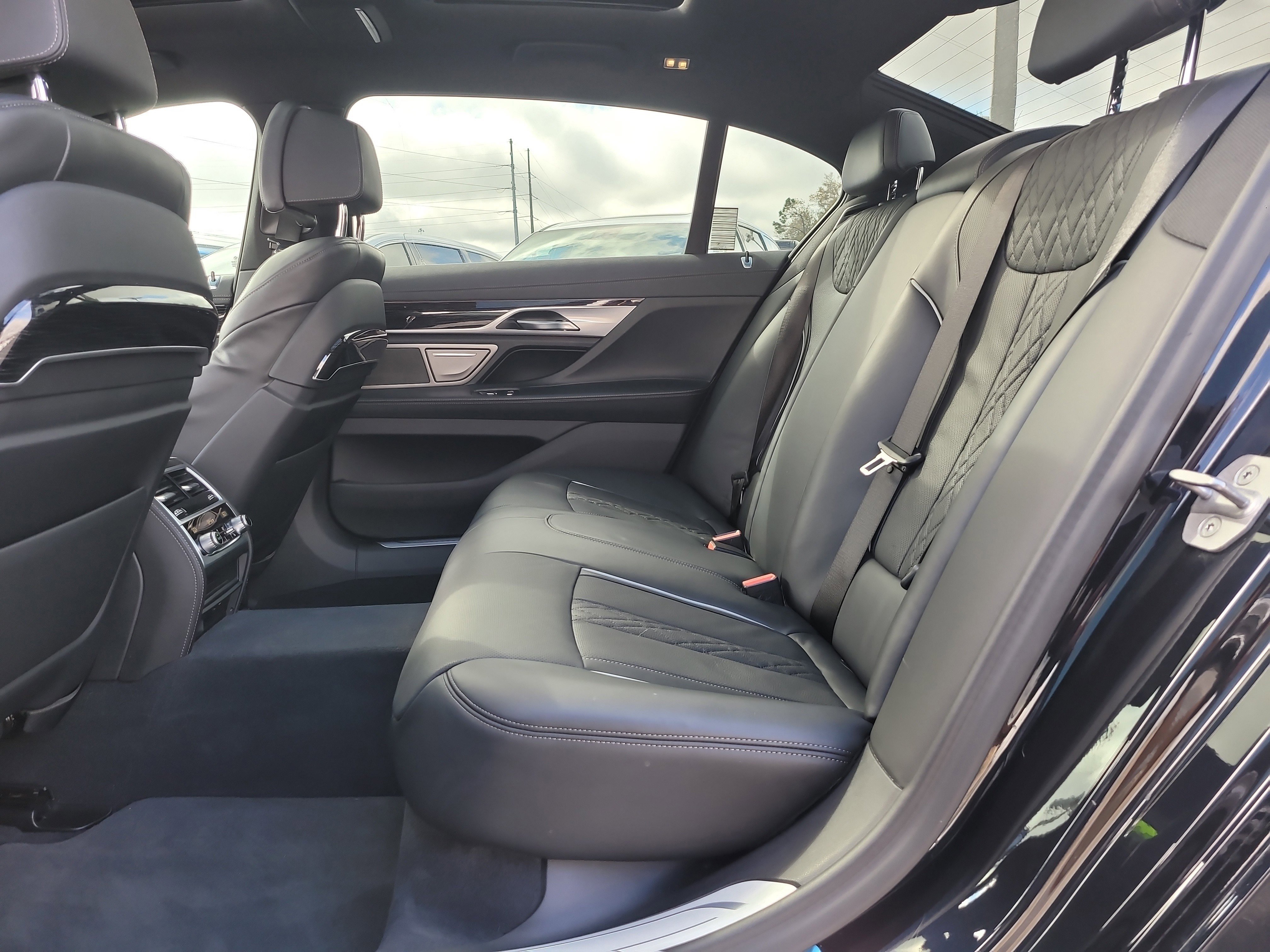 Used 2022 BMW 750i xDrive 750i xDrive w/ Autobahn Package image 11