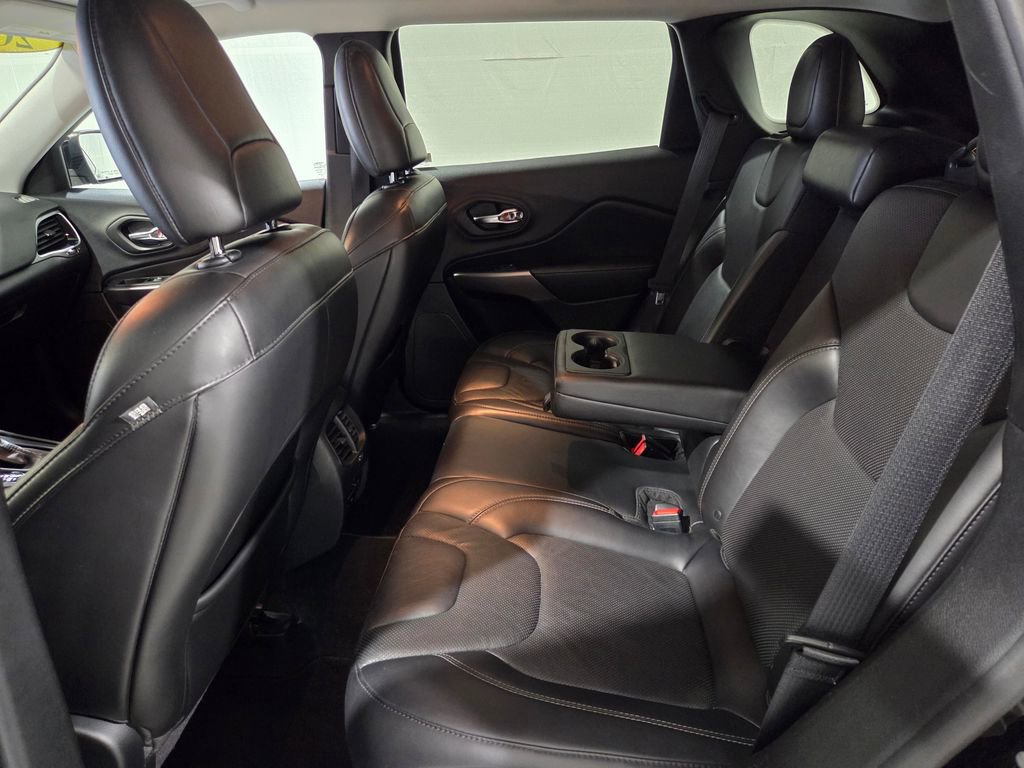 Used 2019 Jeep Cherokee Limited AWD/4WD image 11