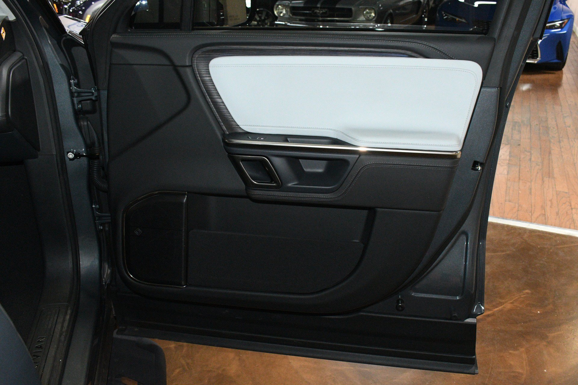 Used 2023 Rivian R1S Launch Edition Quad AWD/4WD image 44