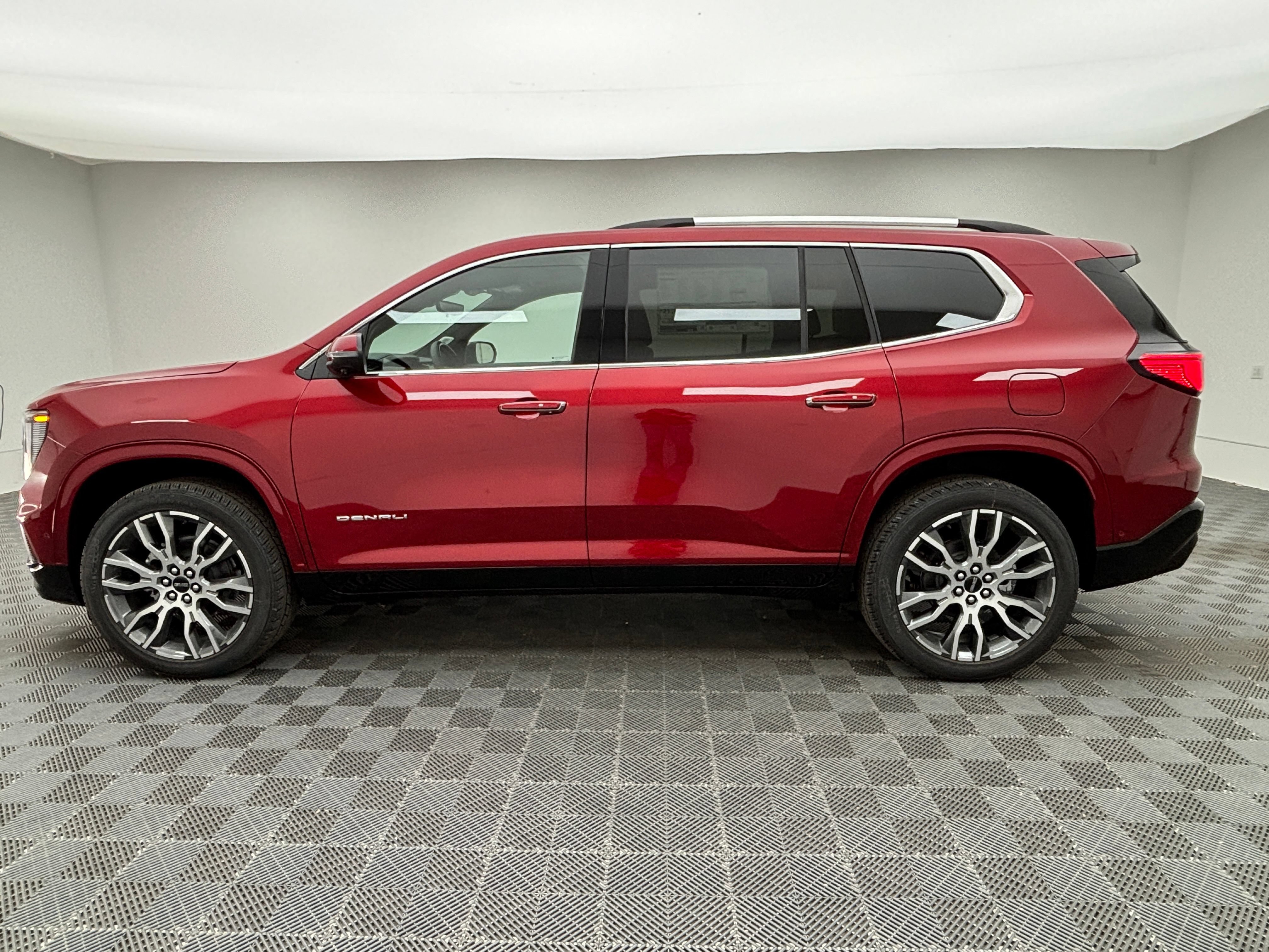 New 2026 GMC Acadia Denali Ultimate w/ LPO, Floor Liner Package AWD/4WD image 17