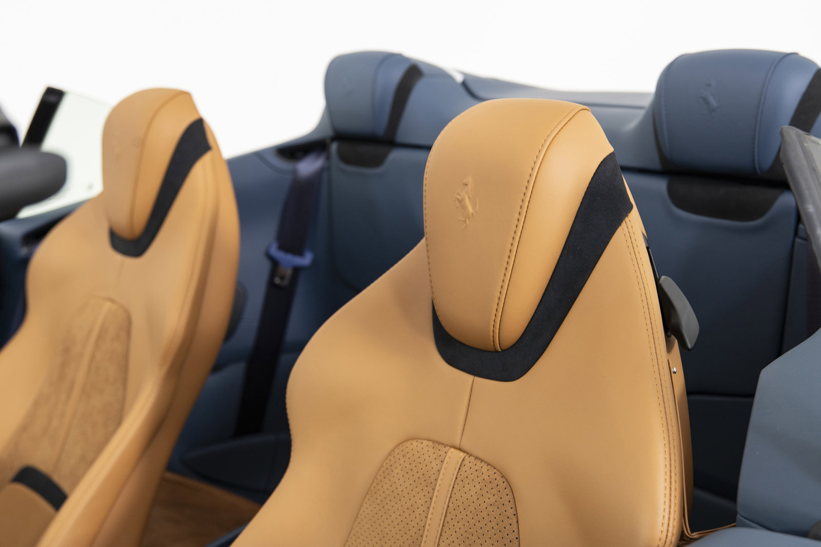 Certified 2025 Ferrari Roma Spider RWD image 44