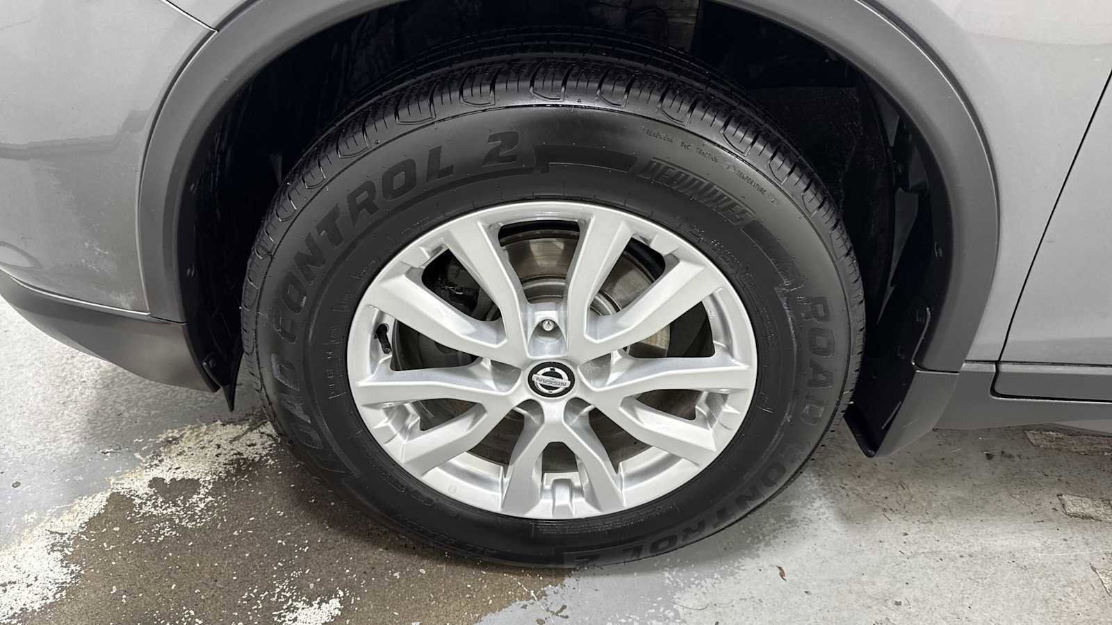 Used 2017 Nissan Rogue SV image 10