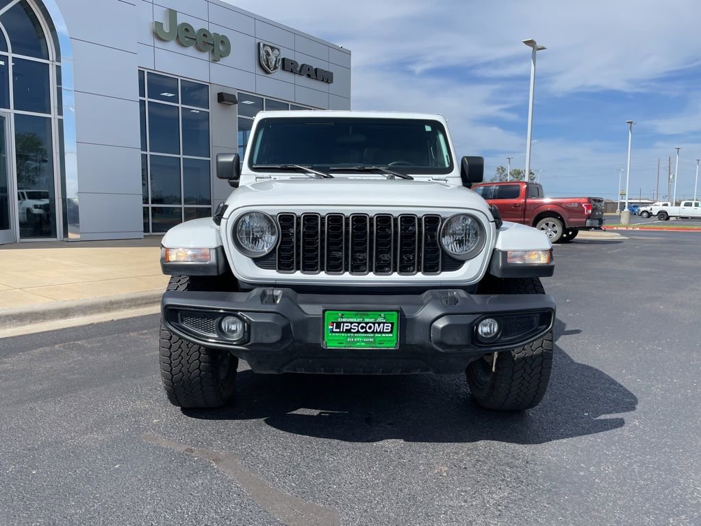 Used 2025 Jeep Gladiator Sport AWD/4WD image 9