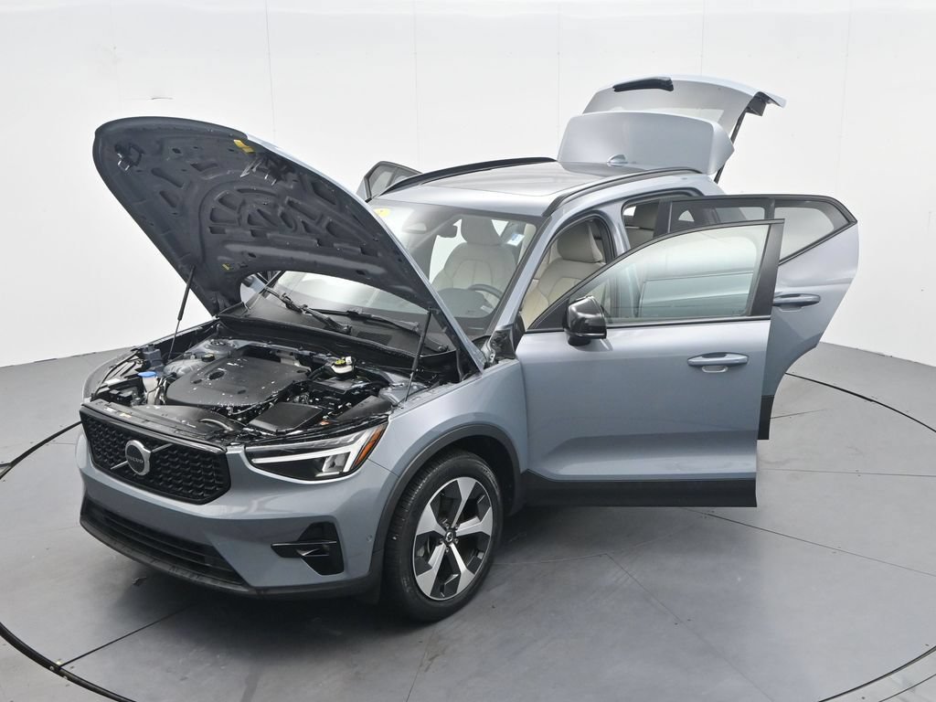 Used 2023 Volvo XC40 B4 Ultimate FWD image 47