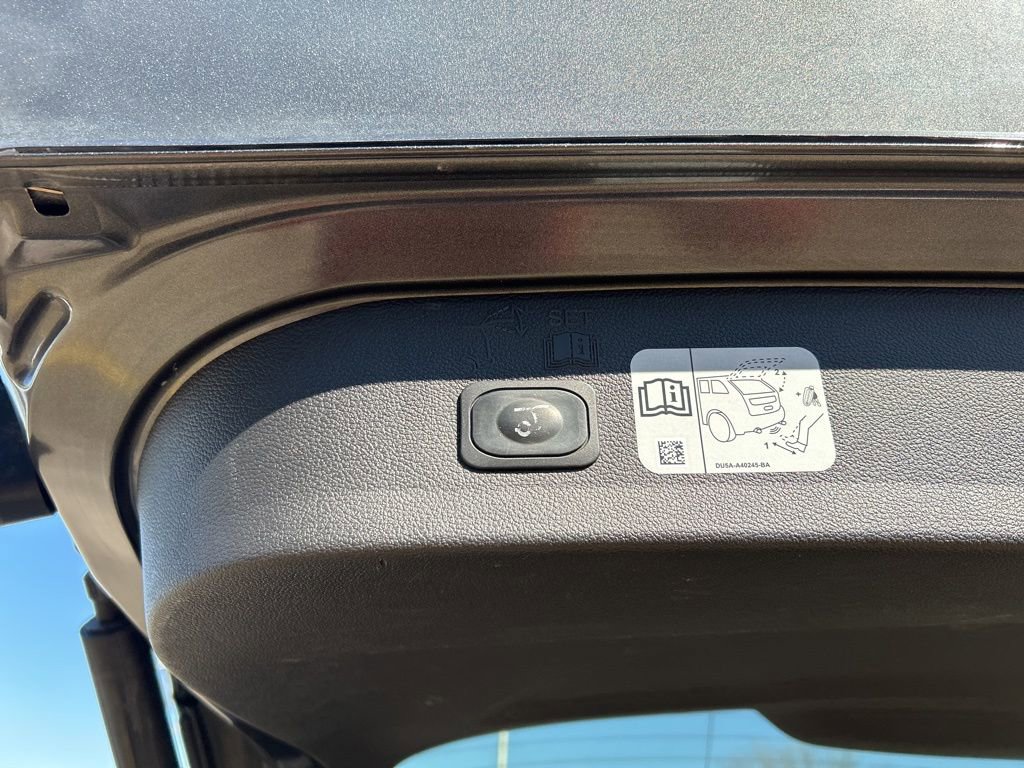 Used 2017 Ford Escape Titanium image 38