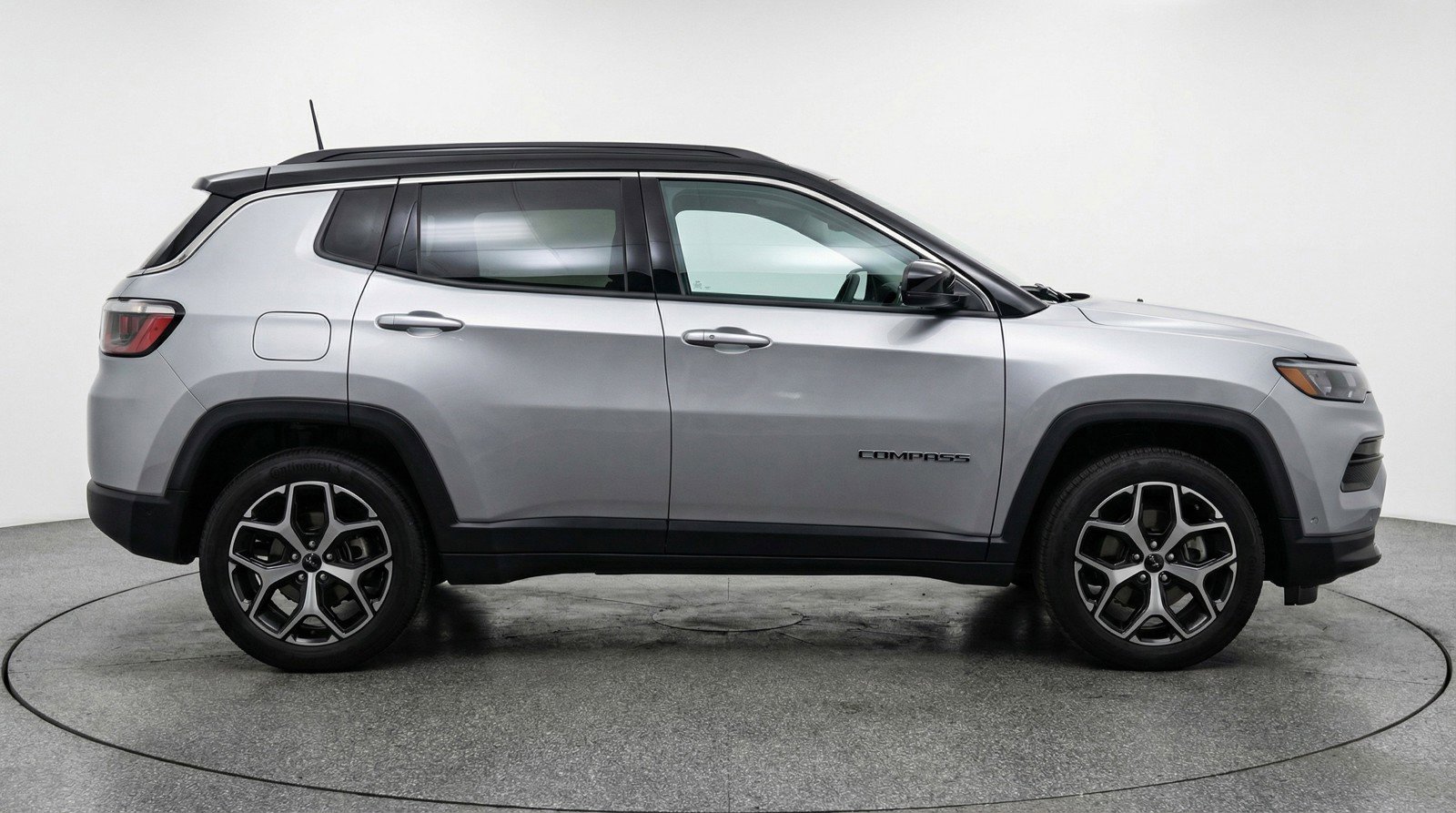 Used 2025 Jeep Compass Limited image 11