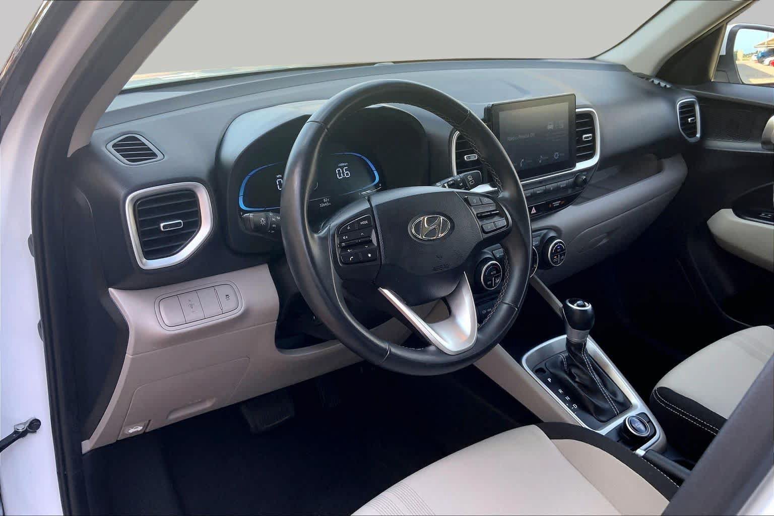 Certified 2025 Hyundai Venue SEL FWD image 17