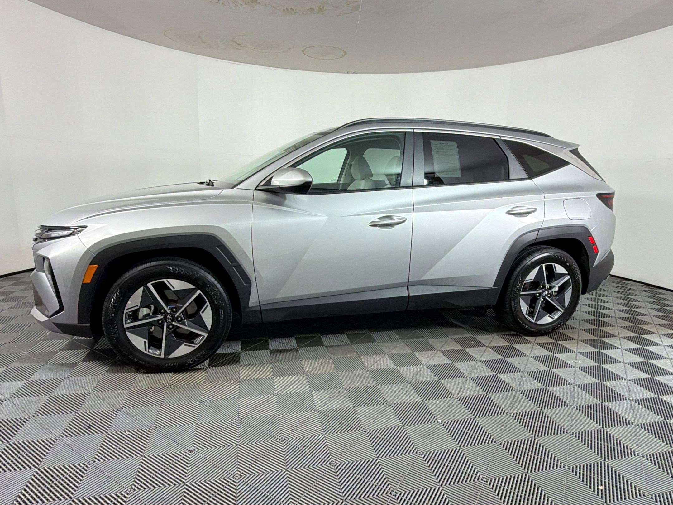 Used 2025 Hyundai Tucson SEL image 2
