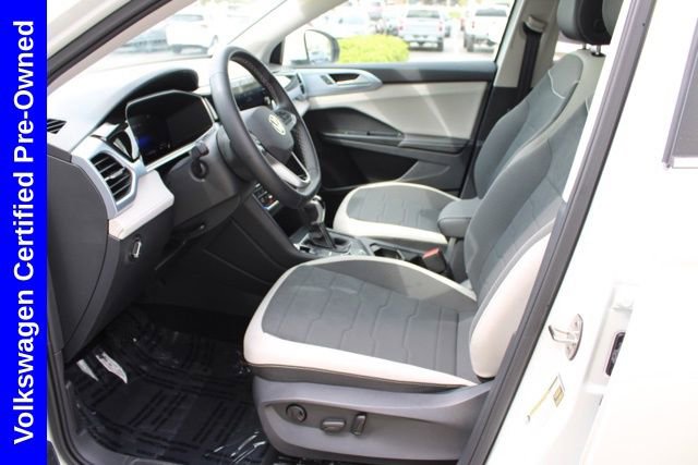 Used 2025 Volkswagen Taos SE w/ Panoramic Sunroof Package AWD/4WD image 15