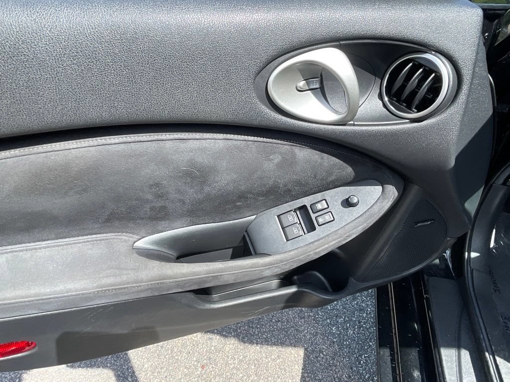 Used 2010 Nissan 370Z Touring RWD image 13