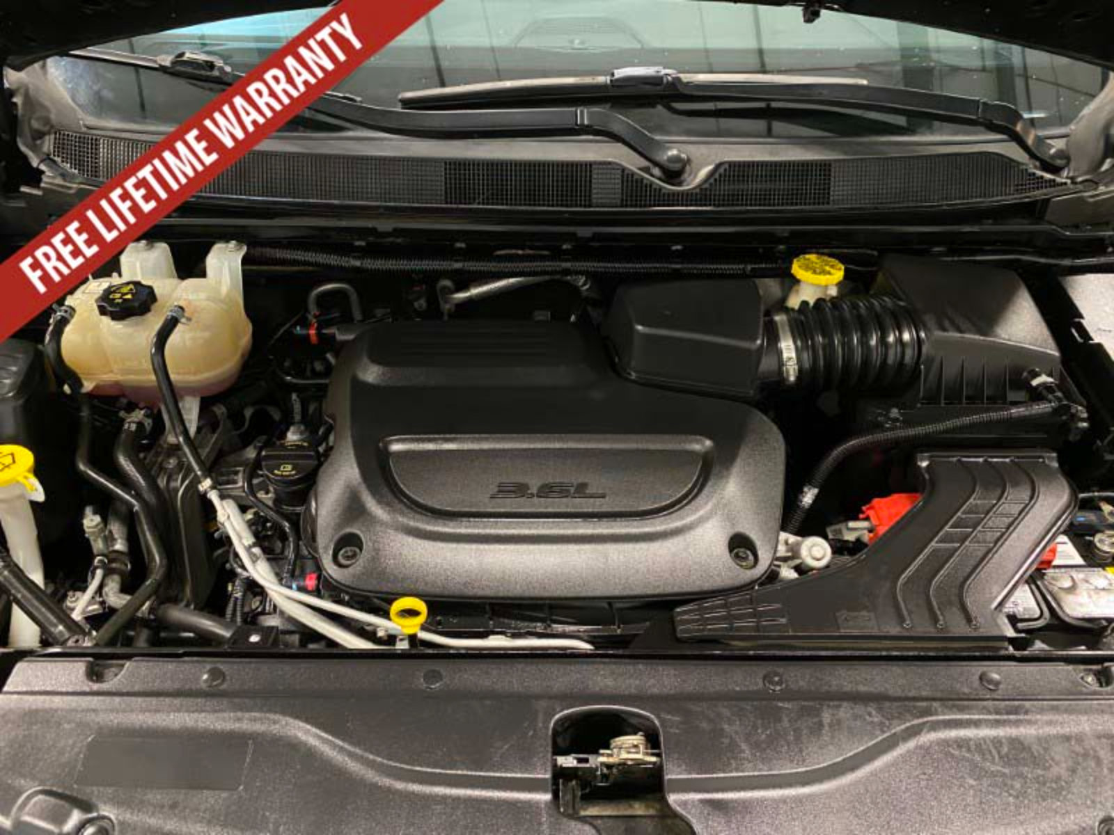 Used 2020 Chrysler Pacifica Limited w/ Advanced Safetytec Group FWD image 28