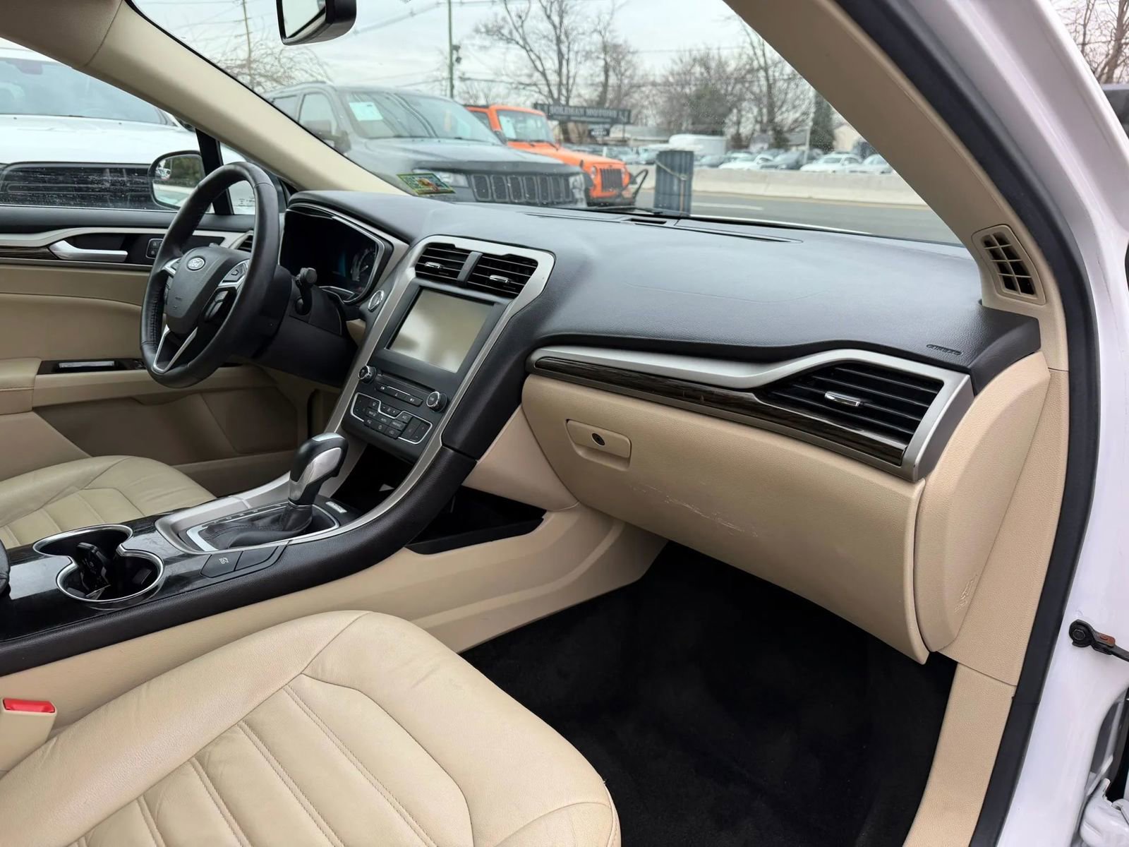 Used 2016 Ford Fusion SE w/ Equipment Group 502A image 22