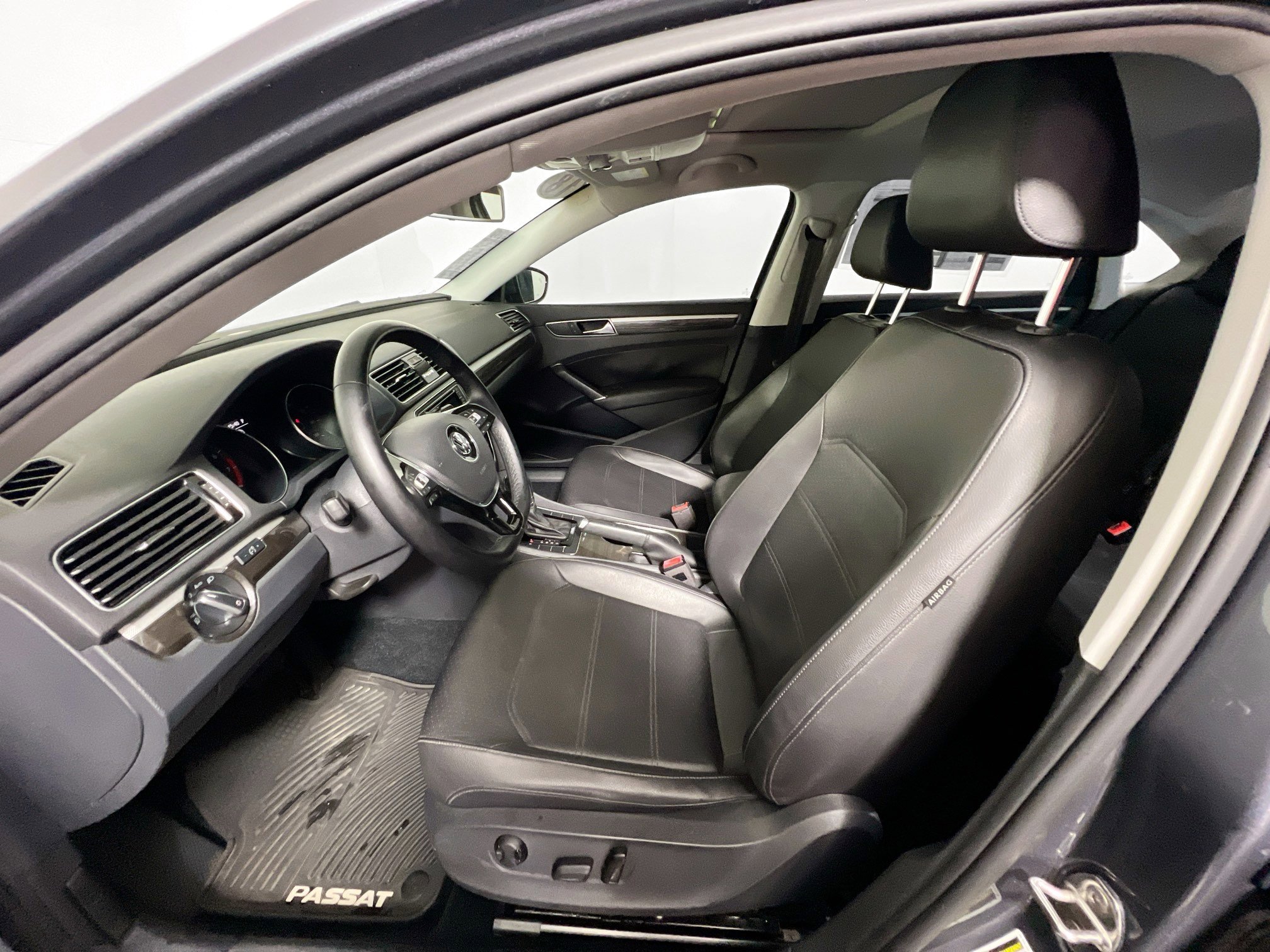 Used 2018 Volkswagen Passat 2.0T SE image 14