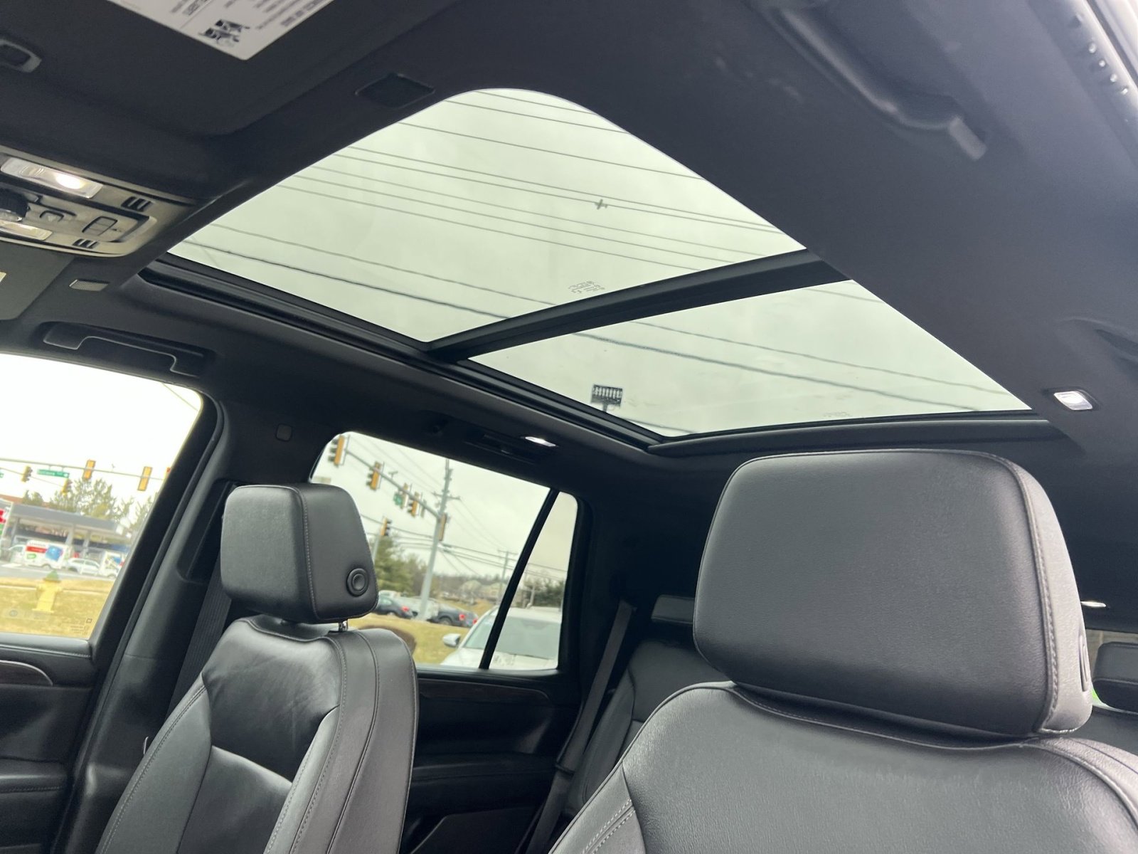 Used 2023 Chevrolet Tahoe Z71 w/ Luxury Package image 24