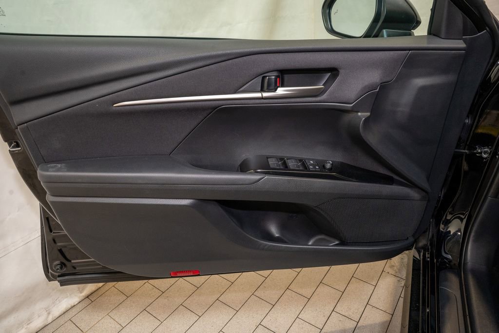 Used 2025 Toyota Camry LE image 10