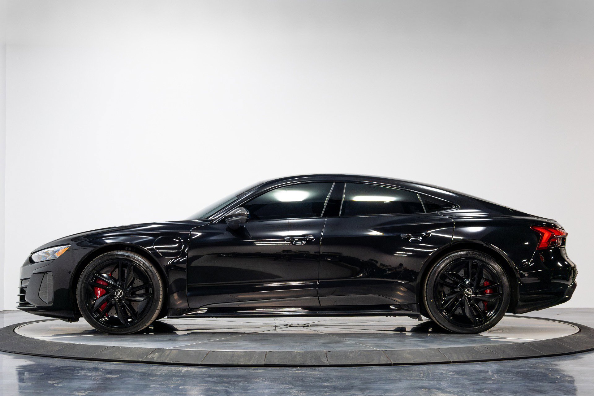 Used 2023 Audi RS e-tron GT image 37