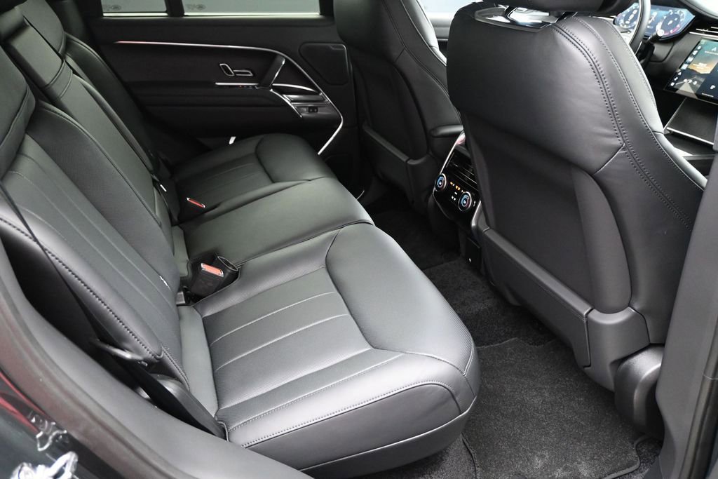 Used 2025 Land Rover Range Rover SE AWD/4WD image 10