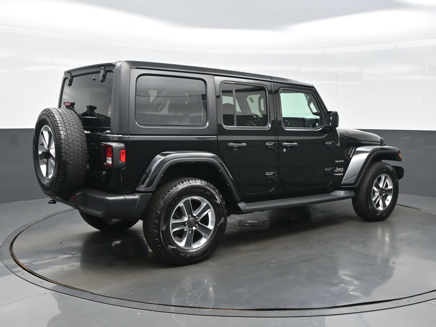 Used 2021 Jeep Wrangler Unlimited Sahara w/ Cold Weather Group AWD/4WD image 8
