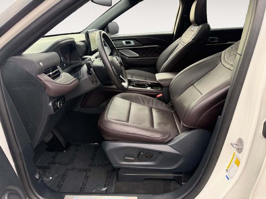 Certified 2025 Ford Explorer Platinum w/ Ultimate Package AWD/4WD image 7