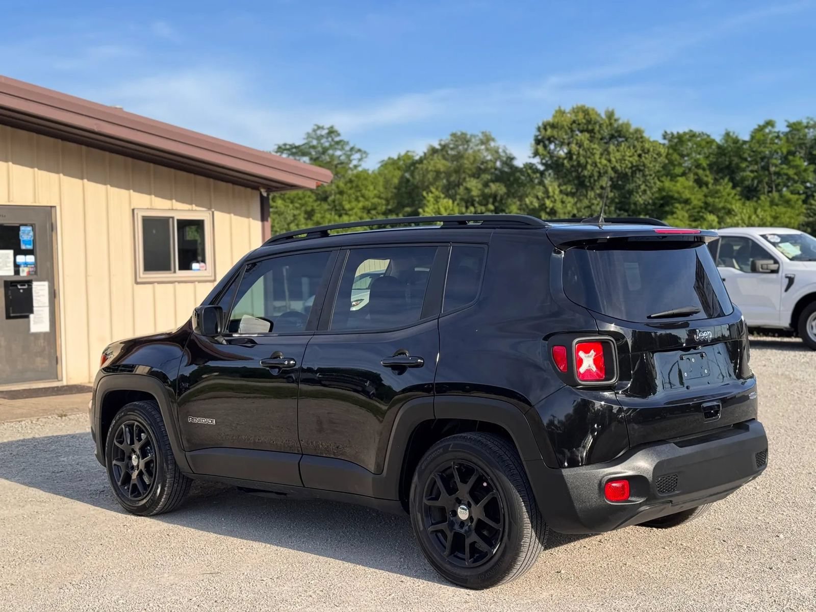 Used 2020 Jeep Renegade Latitude w/ Cold Weather Group FWD image 5