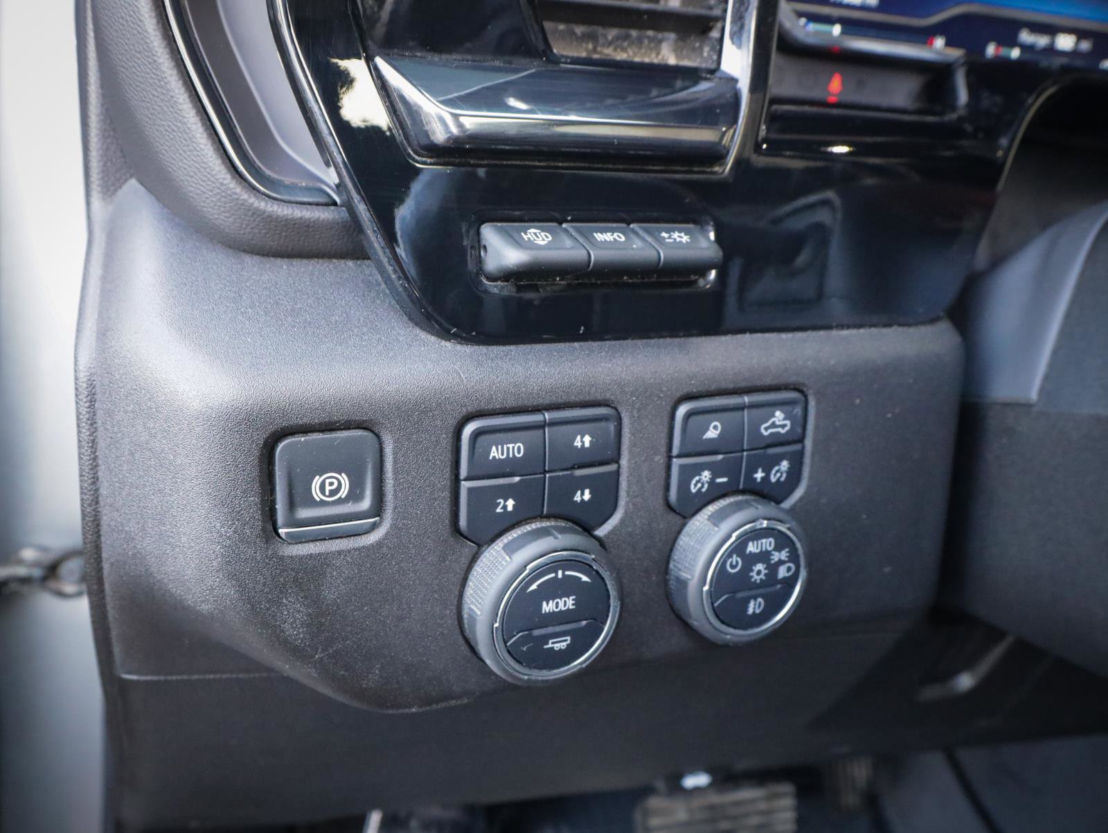 Used 2024 Chevrolet Silverado 2500 ZR2 w/ Technology Package image 23