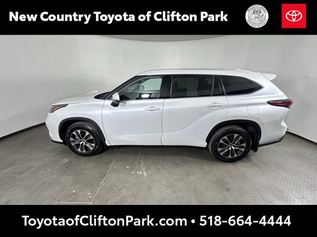 Used 2022 Toyota Highlander XLE image 6